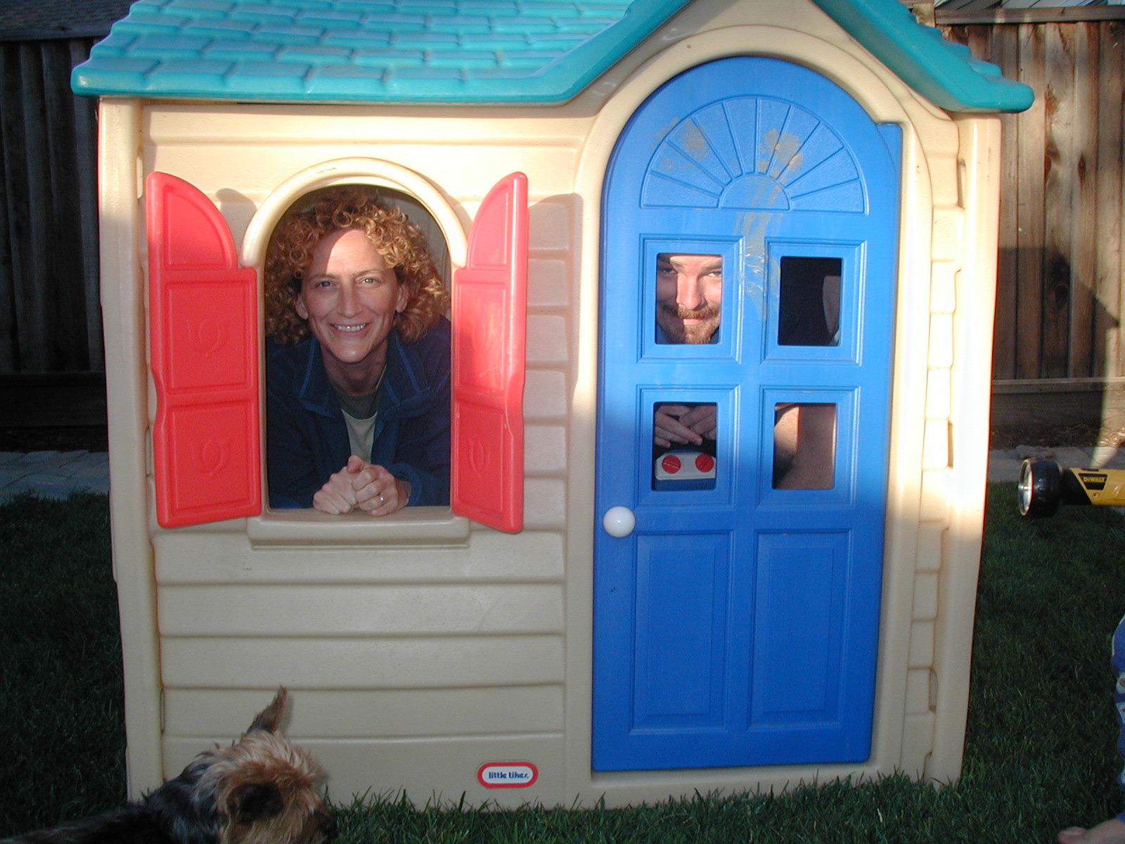 cute grac n dave playhouse